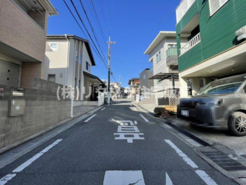 松丘町　中古一戸建ての前面道路含む現地写真|■物件内覧・資金計画相談・住宅ローン相談、リフォーム相談、お問合せ受付中■
※当日・翌日のご内覧、ご相談はお電話でのお問合せがスムーズです！