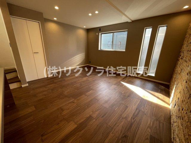 松丘町　中古一戸建ての居間・リビング|LDK15.25帖
■物件内覧・資金計画相談・住宅ローン相談、リフォーム相談、お問合せ受付中■
※当日・翌日のご内覧、ご相談はお電話でのお問合せがスムーズです！