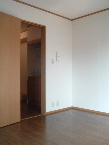 メゾンＫの洋室|クッションフロアの洋室６．７帖