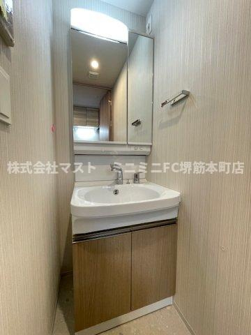 大阪市東成区東中本２丁目の賃貸マンションの洗面所