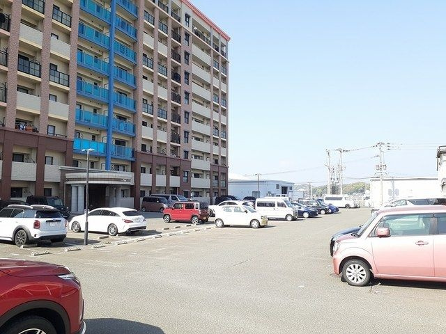 福岡市博多区東那珂２丁目の賃貸マンションの駐車場