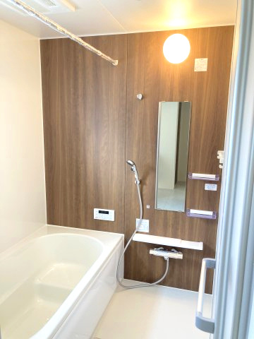 ブルーミングガーデン前橋市高花台2丁目　1号棟（平屋）　の浴室|１坪タイプのフルオートバスです！
足を延ばして入れる広さなので一日の疲れも癒されますよ♪
室内物干しや浴室乾燥機もあるのでお天気の悪い日にはランドリースペースとしてもご利用できます！