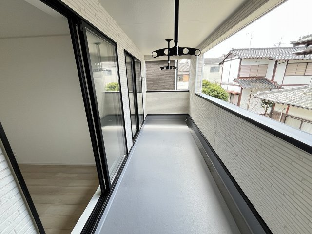 【バルコニー】 | 春日市一の谷1丁目第8　3号棟（全4棟）【仲介手数料無料・0円】 | 現地写真。インナーバルコニーです。