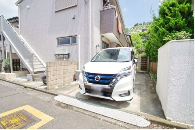 川崎市麻生区高石５丁目のアパートの駐車場