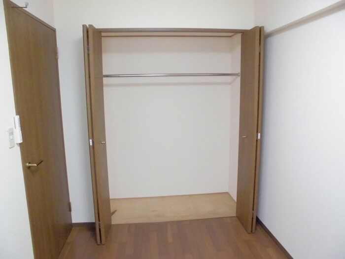 プラザハイツ二ツ屋F棟の収納