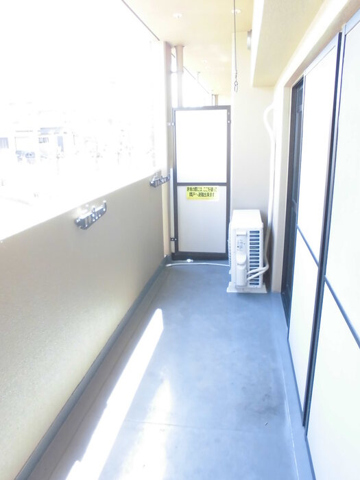 プラザハイツ二ツ屋F棟のバルコニー