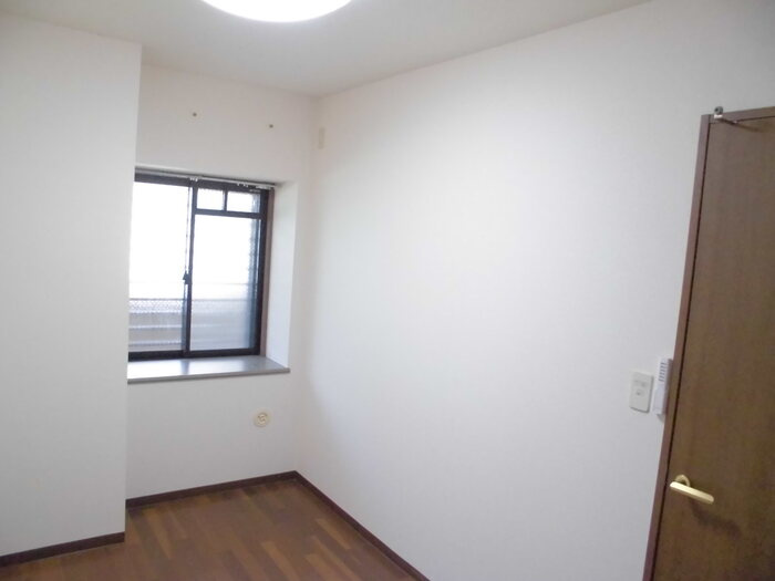 プラザハイツ二ツ屋F棟の居間・リビング