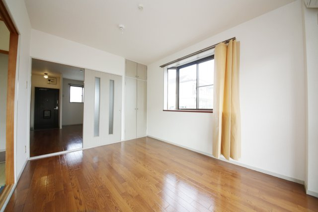 アーバニア武路Ｂ棟の居間・リビング