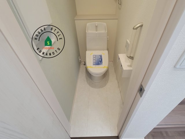 合志市豊岡第4-1棟(1号棟)の内観：施工例|温水洗浄便座を完備しております。2ヶ所にトイレがあるのは朝の慌ただしい時間も安心です。