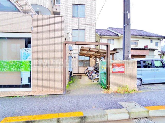 西東京市芝久保町３丁目の賃貸マンションのエントランス