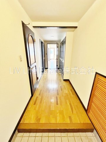 西東京市芝久保町３丁目の賃貸マンションの玄関