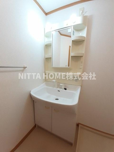 フレーズＡの洗面所|シャワー付きの洗面化粧台もあります◆