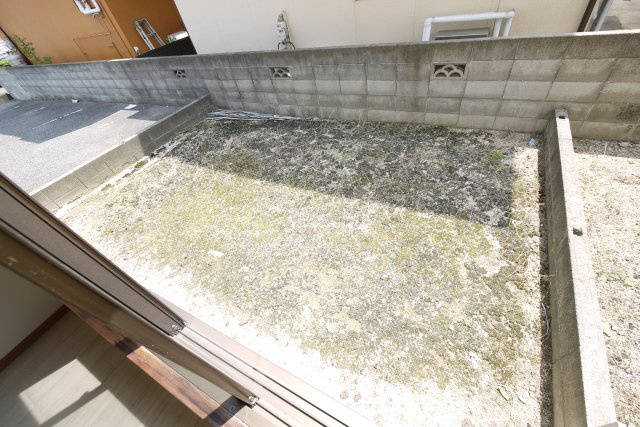 ホワイトメゾン板野の庭