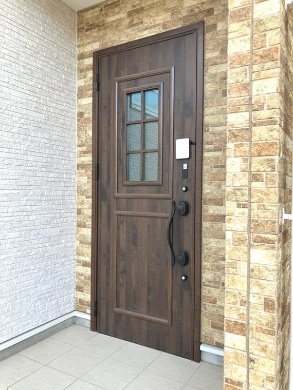 東町戸建のエントランス