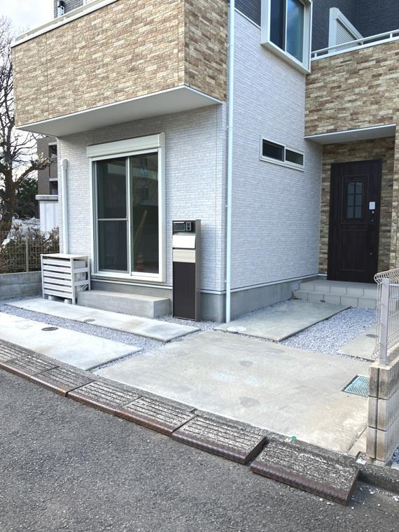 東町戸建の駐車場