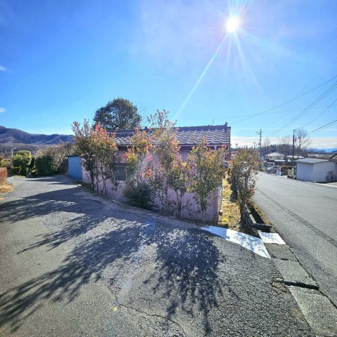 桐生市川内町3丁目698-3の前面道路含む現地写真