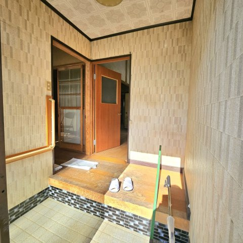 桐生市川内町3丁目698-3の玄関