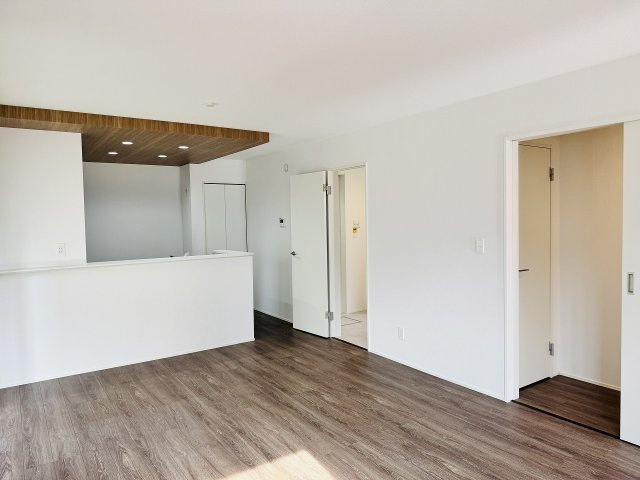 八王子市　石川町　新築一戸建て　７期の居間・リビング|～16.75帖の明るいLDKで、家族団欒の時間をお過ごしいただけます～