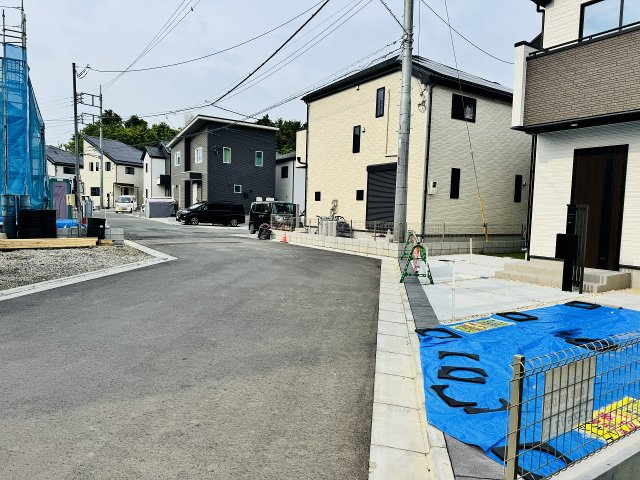 八王子市　石川町　新築一戸建て　７期の前面道路含む現地写真|～6ｍ道路に面しています～
