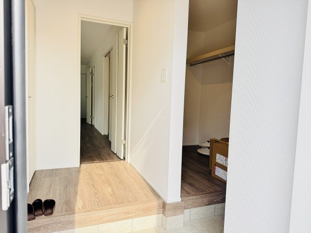 八王子市　石川町　新築一戸建て　７期の玄関|～シューズインクローク付き　物が溢れがちな玄関をスッキリとした状態に保てます～