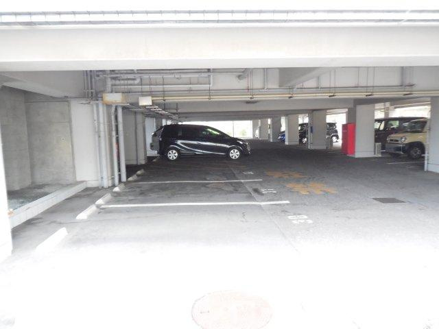 ニューセンチュリーの駐車場