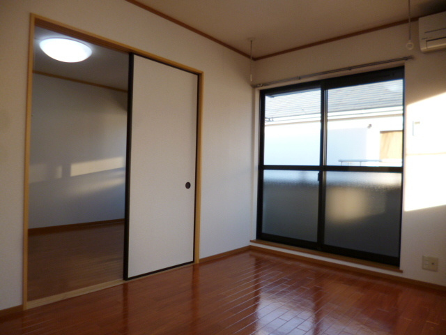 カーザイケガミの洋室