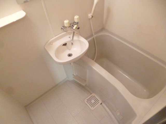 カーザイケガミの浴室|※同建物別号室参考写真