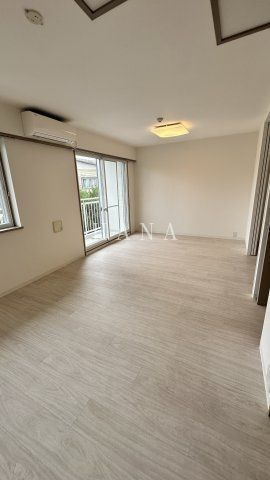 ＬＡＮＡＩ　ＧＲＡＣＥ　ＫＵＮＩＴＡＣＨＩ の居間・リビング|※別号室参考写真