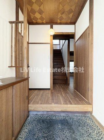 上水南町戸建の玄関