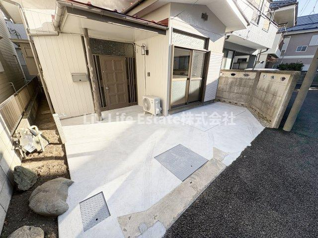 上水南町戸建の駐車場