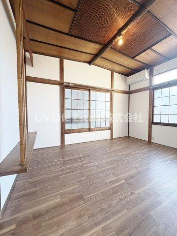 上水南町戸建の洋室