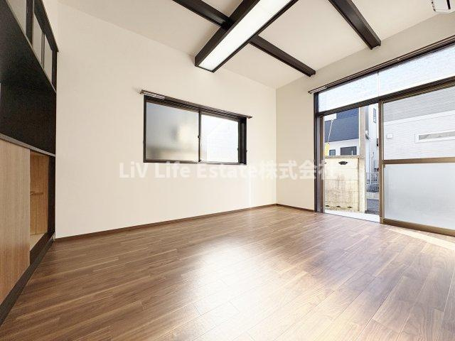 上水南町戸建の居間・リビング