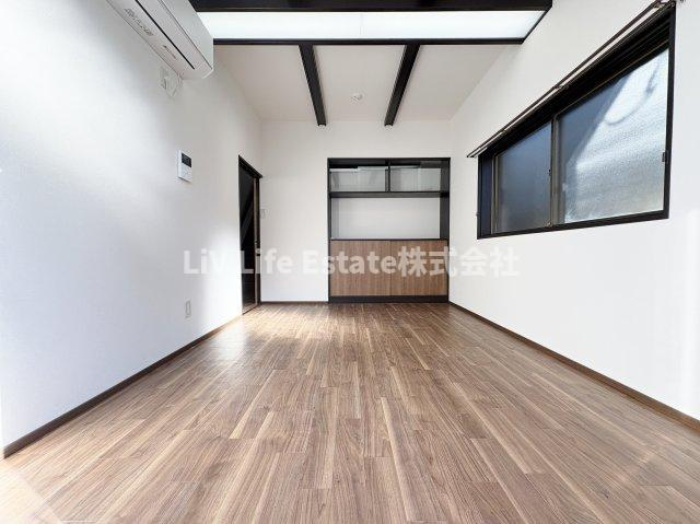 上水南町戸建の居間・リビング