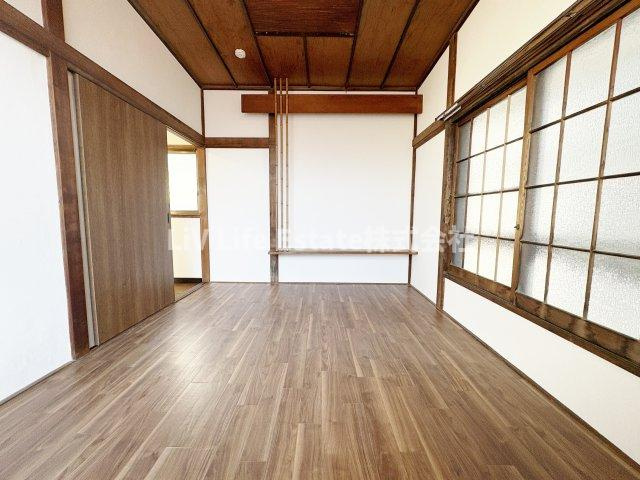 上水南町戸建の洋室