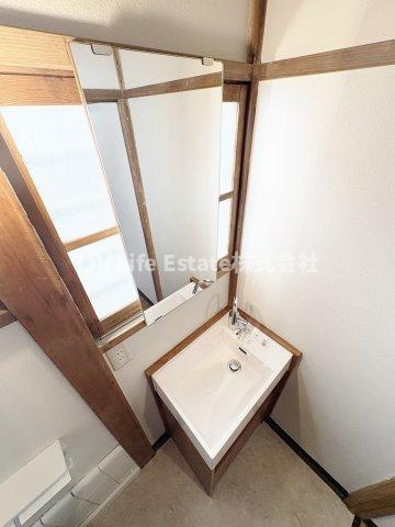 上水南町戸建の洗面所