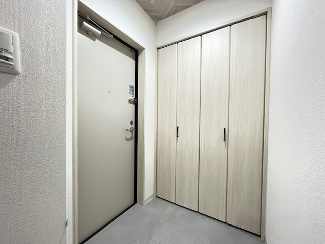 クリエオーレ菊水町の玄関
