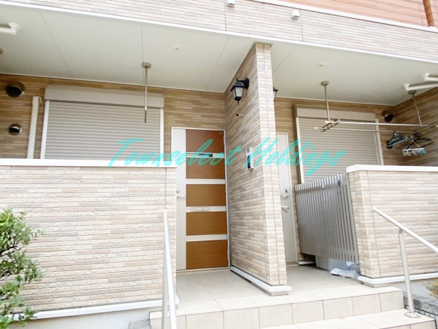 藤沢市弥勒寺のアパートのエントランス