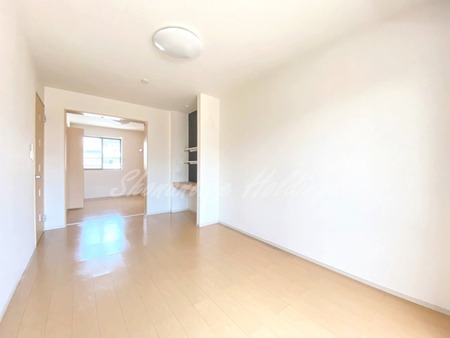 藤沢市弥勒寺のアパートの居間・リビング