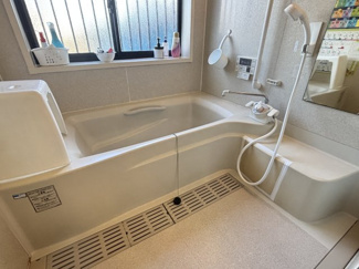 【浴室】 | 大字増林戸建て | 1616サイズのユニットバス。窓があるので換気も便利です。
