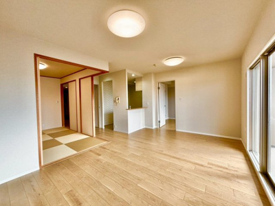 【居間・リビング】 | ロイヤルアーク泉ヶ丘