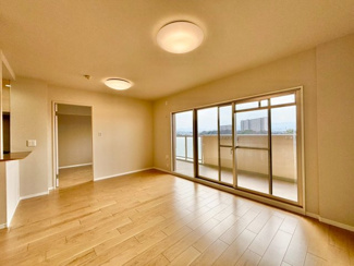 【居間・リビング】 | ロイヤルアーク泉ヶ丘