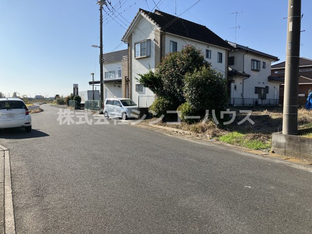 【前面道路含む現地写真】 | 久喜市葛梅　住宅用地 | 前面道路の幅員6メートル以上。車通りも多く有りません。