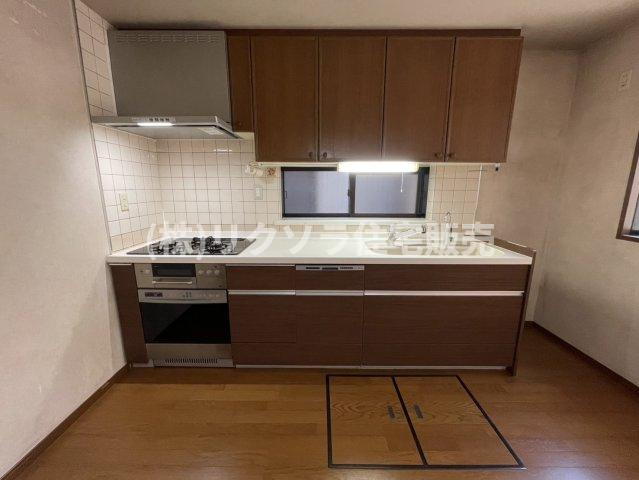 東香里元町　中古一戸建てのキッチン|システムキッチン
■物件内覧・資金計画相談・住宅ローン相談、リフォーム相談、お問合せ受付中■
※当日・翌日のご内覧、ご相談はお電話でのお問合せがスムーズです！