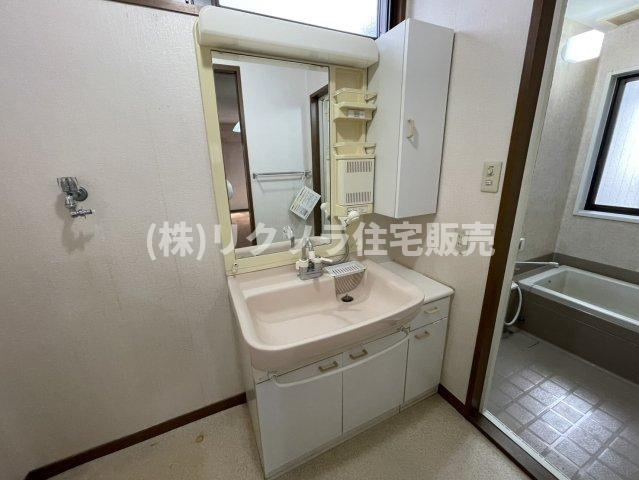 東香里元町　中古一戸建ての独立洗面台|■物件内覧・資金計画相談・住宅ローン相談、リフォーム相談、お問合せ受付中■
※当日・翌日のご内覧、ご相談はお電話でのお問合せがスムーズです！