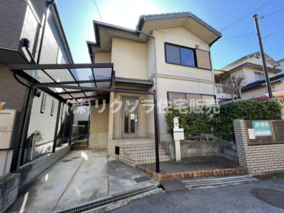 東香里元町　中古一戸建ての外観|新しい生活にいかがでしょうか？外観はお住まいの顔になります。こだわりたいポイントですね。外壁塗装や屋根塗装のご相談も承っております。
■現地内覧・資金計画相談・住宅ローン相談もお問合せ受付中■