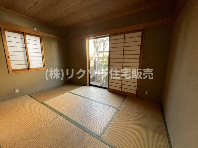 東香里元町　中古一戸建ての和室|和室6.0帖
■物件内覧・資金計画相談・住宅ローン相談、リフォーム相談、お問合せ受付中■
※当日・翌日のご内覧、ご相談はお電話でのお問合せがスムーズです！