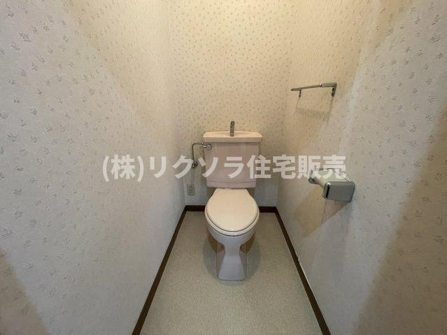 東香里元町　中古一戸建てのトイレ|2階トイレ
■物件内覧・資金計画相談・住宅ローン相談、リフォーム相談、お問合せ受付中■
※当日・翌日のご内覧、ご相談はお電話でのお問合せがスムーズです！
