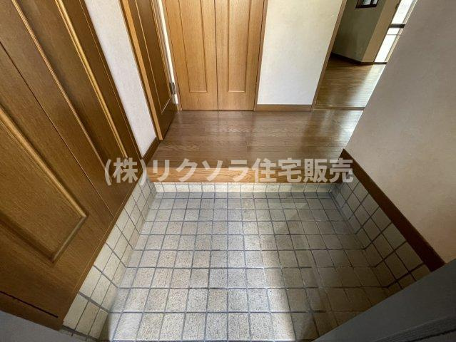 東香里元町　中古一戸建ての内装|玄関内部
■物件内覧・資金計画相談・住宅ローン相談、リフォーム相談、お問合せ受付中■
※当日・翌日のご内覧、ご相談はお電話でのお問合せがスムーズです！