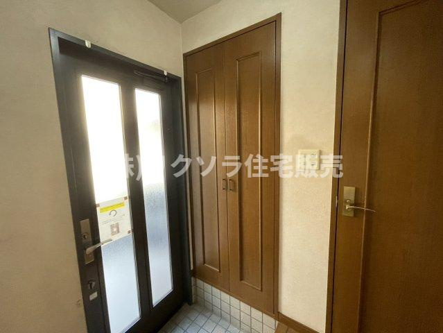 東香里元町　中古一戸建ての収納|玄関収納
■物件内覧・資金計画相談・住宅ローン相談、リフォーム相談、お問合せ受付中■
※当日・翌日のご内覧、ご相談はお電話でのお問合せがスムーズです！
