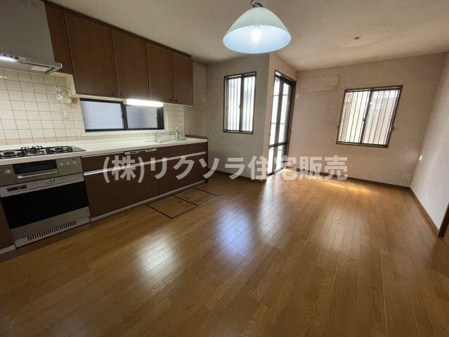 東香里元町　中古一戸建ての居間・リビング|LDK11.0帖
■物件内覧・資金計画相談・住宅ローン相談、リフォーム相談、お問合せ受付中■
※当日・翌日のご内覧、ご相談はお電話でのお問合せがスムーズです！